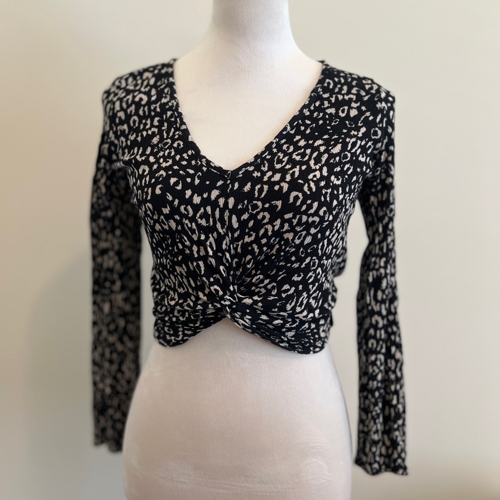 Fourteen & 9th Tan and Black Long Sleeve Crop Tie Front Blouse Sz S